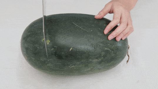 围瓜群众吃瓜图